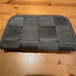Harvey’s Seatbelt Bag wallet
